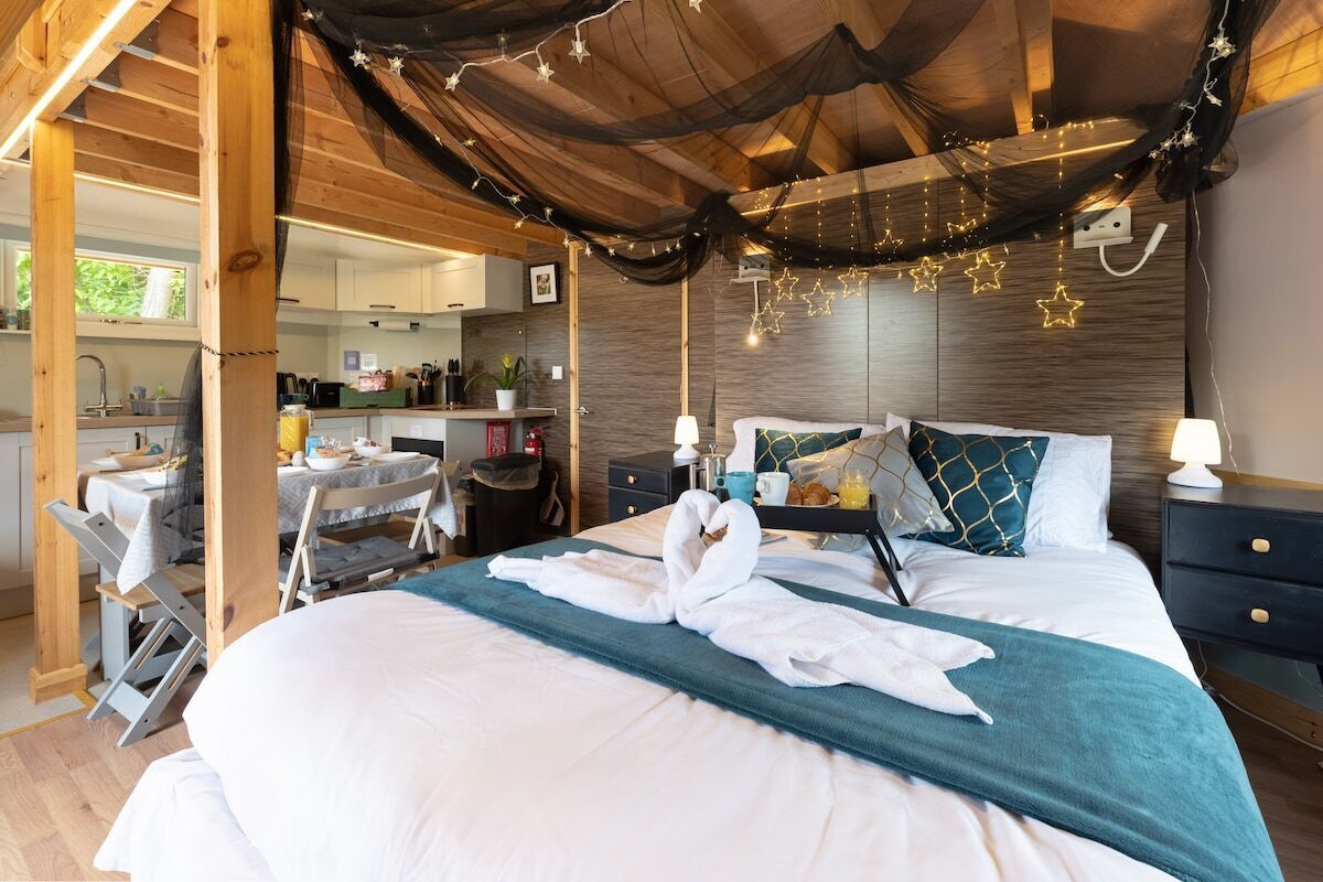 時尚公寓, 私人浴室 (Sleeps 2-6 - Mezzanine) | 高級寢具、獨特設計、獨特裝修、手提電腦工作空間