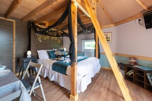 Design Apartment, Private Bathroom (Sleeps 2-6 - Mezzanine)