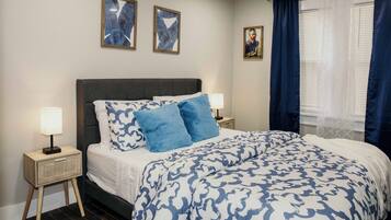 3 Schlafzimmer, Zimmersafe, Schreibtisch, Bügeleisen/Bügelbrett