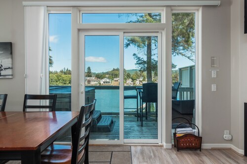 Lakefront Townhome with Dock on Devils Lake