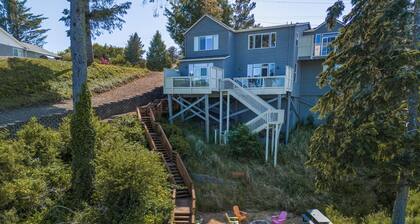 Lakefront Townhome with Dock on Devils Lake