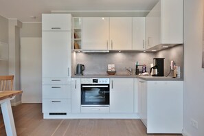 Refrigerador, horno, parrilla de estufa y lavavajillas 