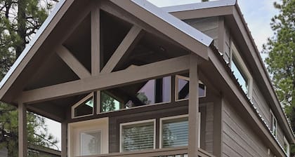 6A Cozy chalet in Beautiful Williams with AC, Wi-Fi, Mountain View and Patio.