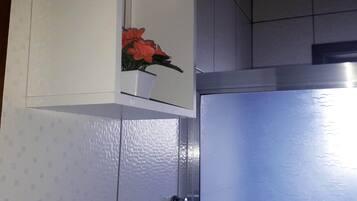 Economy Double Room, Balcony, Mountain View | Bathroom