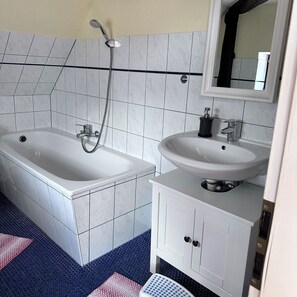 Hair dryer, towels - Landferienwohnung 1 Danneborth - Willkommen in der Landferienwohnung 1 in Danneborth! (Carinerland)