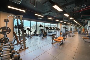 Fitness facility - Deluxe 3 Bedroom Apartment Pet Friendly Near Palm (Dubai)