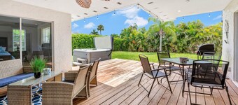 Island Getaway - Gorgeous coastal home!