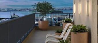 Cozy condo in peaceful Santo Cristo Rio de Janeiro with WiFi, AC, fitness room