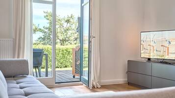 Fernseher, Kamin, Stereoanlage
