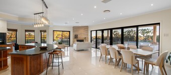 Luxury Range Stay: 6 bedroom 4 bathroom