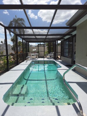 Pool - Spacious 3BR Retreat/Backyard with BBQ & Pool (New Port Richey)