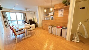 ヴィラ 3 ベッドルーム 禁煙 専用バスルーム | 客室内のダイニングエリア