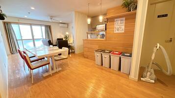 Villa, 3 Bedrooms, Non Smoking, Private Bathroom | In-room dining