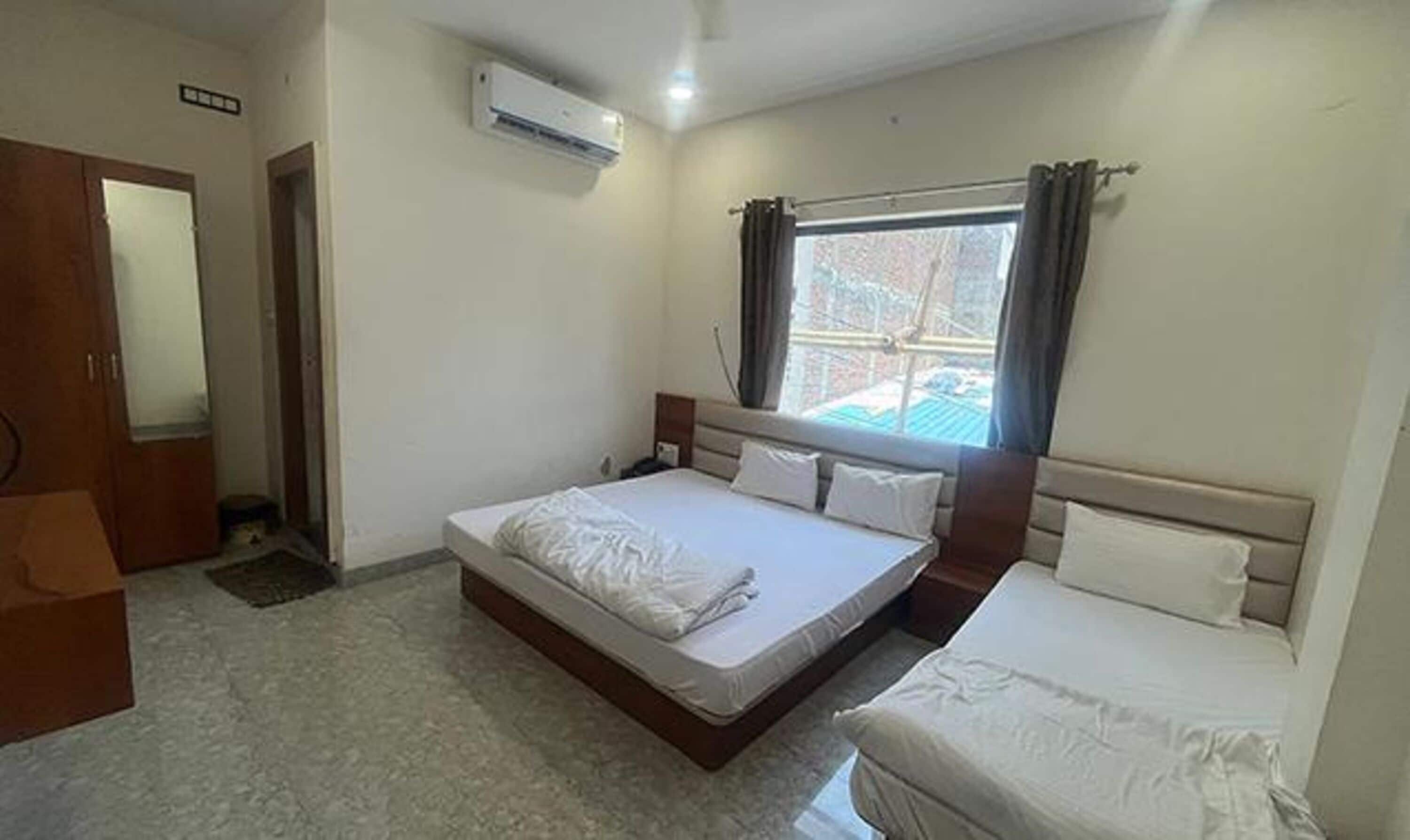 Egyptian cotton sheets, premium bedding, in-room safe, free WiFi