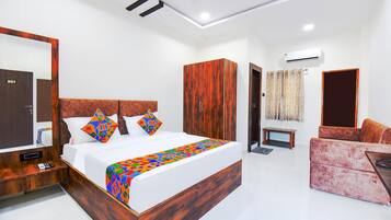 Egyptian cotton sheets, premium bedding, in-room safe, free WiFi