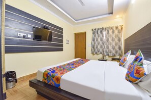Egyptian cotton sheets, premium bedding, in-room safe, free WiFi - FabHotel Mountain View (Mussoorie)