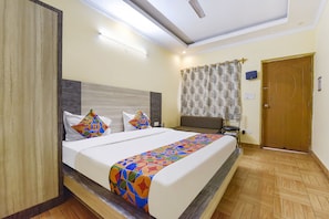 Egyptian cotton sheets, premium bedding, in-room safe, free WiFi - FabHotel Mountain View (Mussoorie)