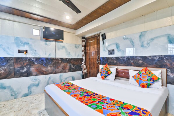 Egyptian cotton sheets, premium bedding, in-room safe, soundproofing