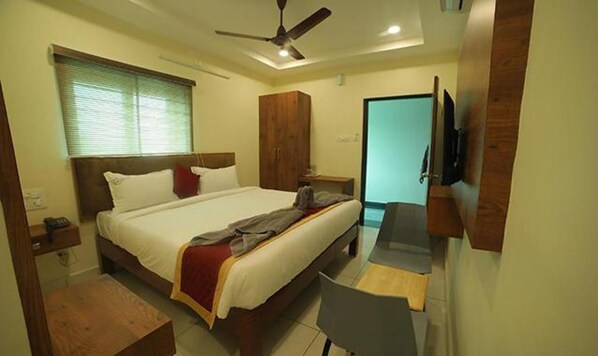 Egyptian cotton sheets, premium bedding, in-room safe, free WiFi