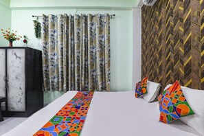 Egyptian cotton sheets, premium bedding, in-room safe, free WiFi - Fabexpress Siya (Faizabad)