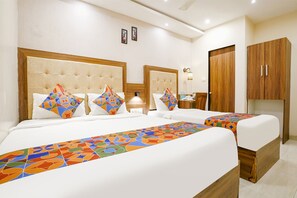 Egyptian cotton sheets, premium bedding, in-room safe, free WiFi - Fabhotel Amber Palace (Mumbai)