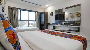 Egyptian cotton sheets, premium bedding, in-room safe, free WiFi