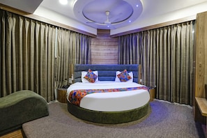 Egyptian cotton sheets, premium bedding, in-room safe, free WiFi - Fabhotel Asiana (Ahmedabad)