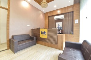 Reception - Fabhotel B Fine (Indore)