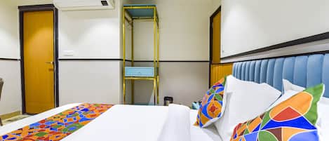 Egyptian cotton sheets, premium bedding, in-room safe, free WiFi