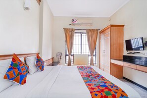 1 bedroom, Egyptian cotton sheets, premium bedding, in-room safe