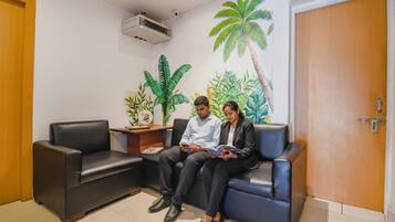 Coin salon dans le hall