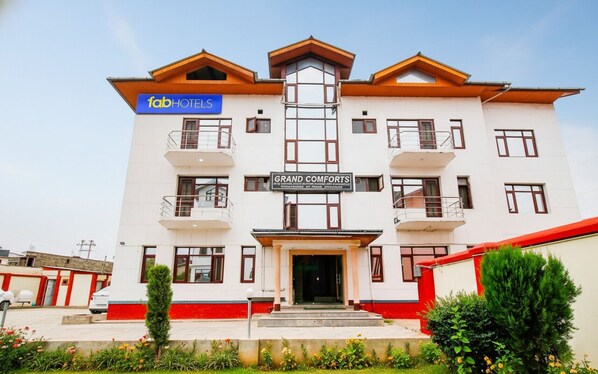 Property entrance - Fabhotel Grand Comforts (Srinagar)