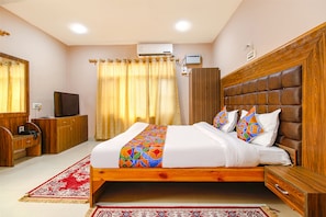 Egyptian cotton sheets, premium bedding, in-room safe, free WiFi - Fabhotel Grand Comforts (Srinagar)