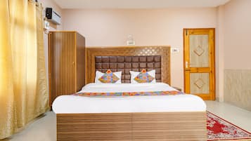 Egyptian cotton sheets, premium bedding, in-room safe, free WiFi