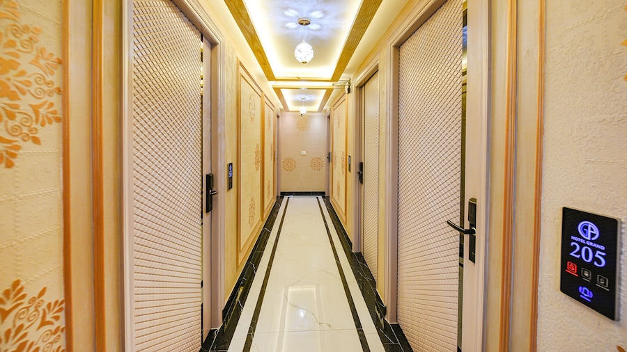 Fabhotel Grand Palazzo