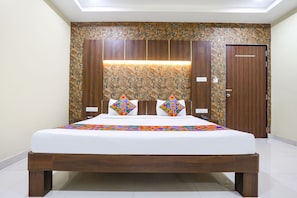 Premium Room | Egyptian cotton sheets, premium bedding, in-room safe, free WiFi