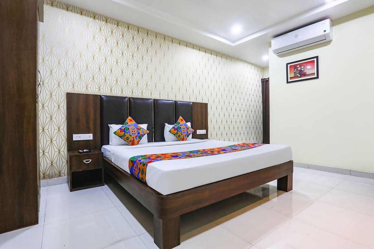 Deluxe kamer | Lakens van Egyptisch katoen, luxe beddengoed, een kluis op de kamer