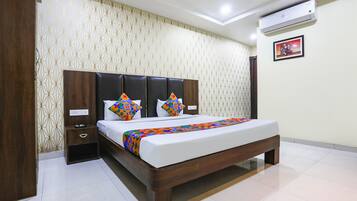 Deluxe Room | Egyptian cotton sheets, premium bedding, in-room safe, free WiFi