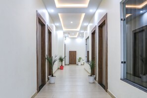 Lobby - Fabhotel Jb Square Resort (Faizabad)