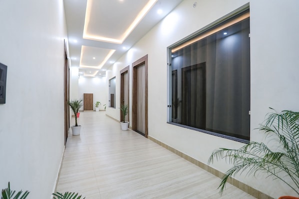 Lobby - Fabhotel Jb Square Resort (Faizabad)