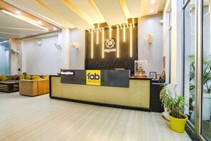 Reception - Fabhotel Jb Square Resort (Faizabad)