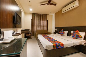 Egyptian cotton sheets, premium bedding, in-room safe, free WiFi - Fabhotel Kamla Regency (Bhopal)