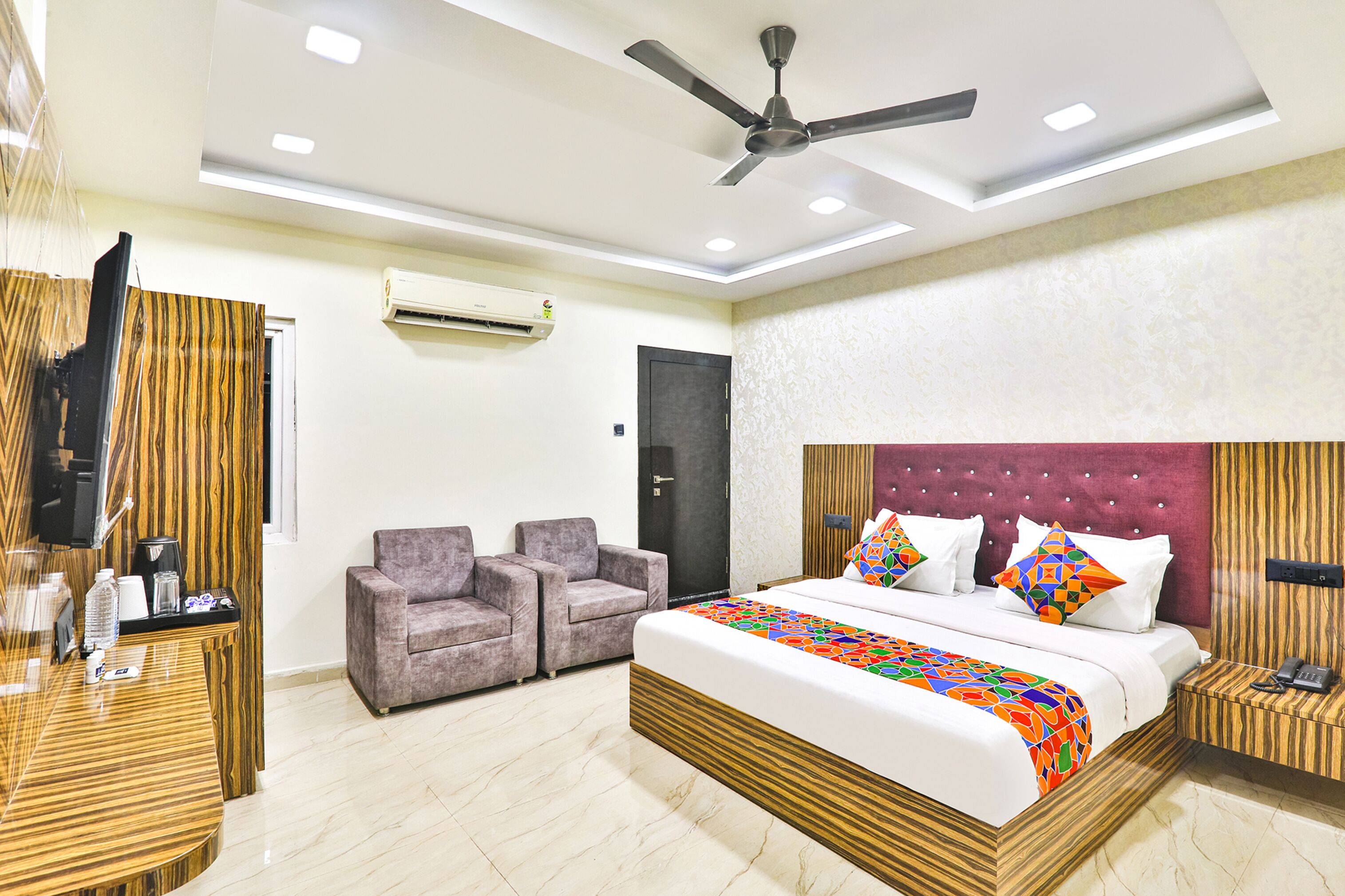 Egyptian cotton sheets, premium bedding, in-room safe, free WiFi