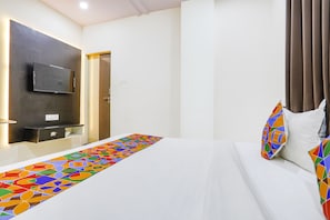 Egyptian cotton sheets, premium bedding, in-room safe, free WiFi