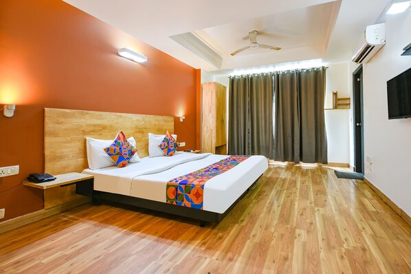 Egyptian cotton sheets, premium bedding, in-room safe, free WiFi - FabHotel La Serene NFC (New Delhi)