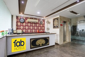 ฝ่ายต้อนรับ