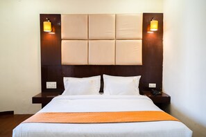 Egyptian cotton sheets, premium bedding, in-room safe, free WiFi - Fabhotel Polovictory Palace (Jaipur)