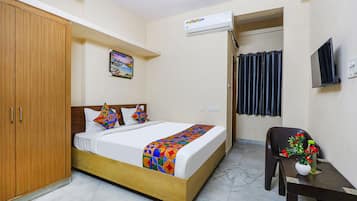 Egyptian cotton sheets, premium bedding, in-room safe, free WiFi