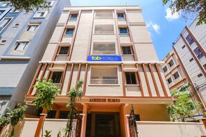 Exterior - Fabhotel Prestige Castle (Hyderabad)