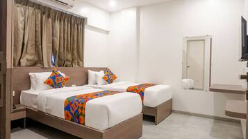 Egyptian cotton sheets, premium bedding, in-room safe, free WiFi